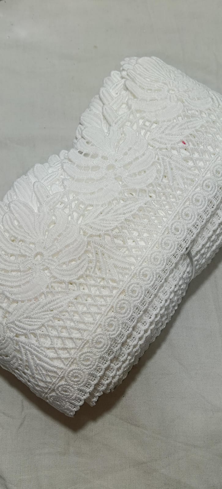 ✨ Premium White Heavy Floral Lace Border – 1 Yard